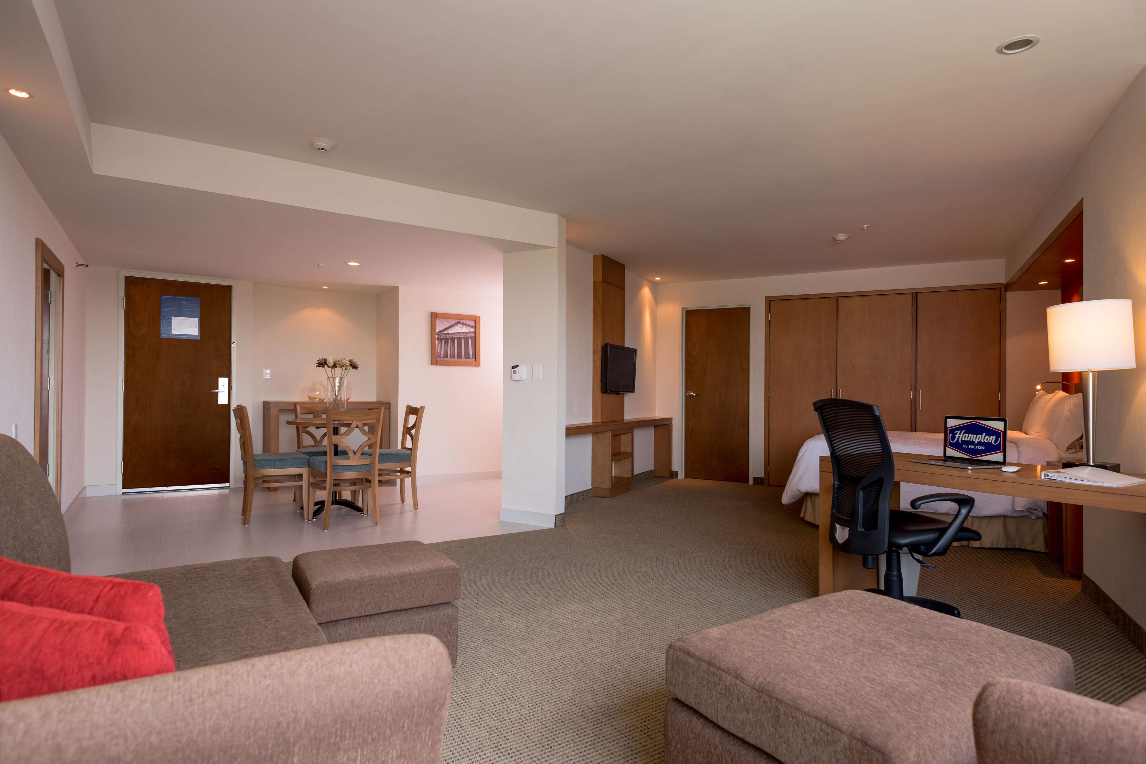 Фото Hampton Inn by Hilton GuadalajaraExpo