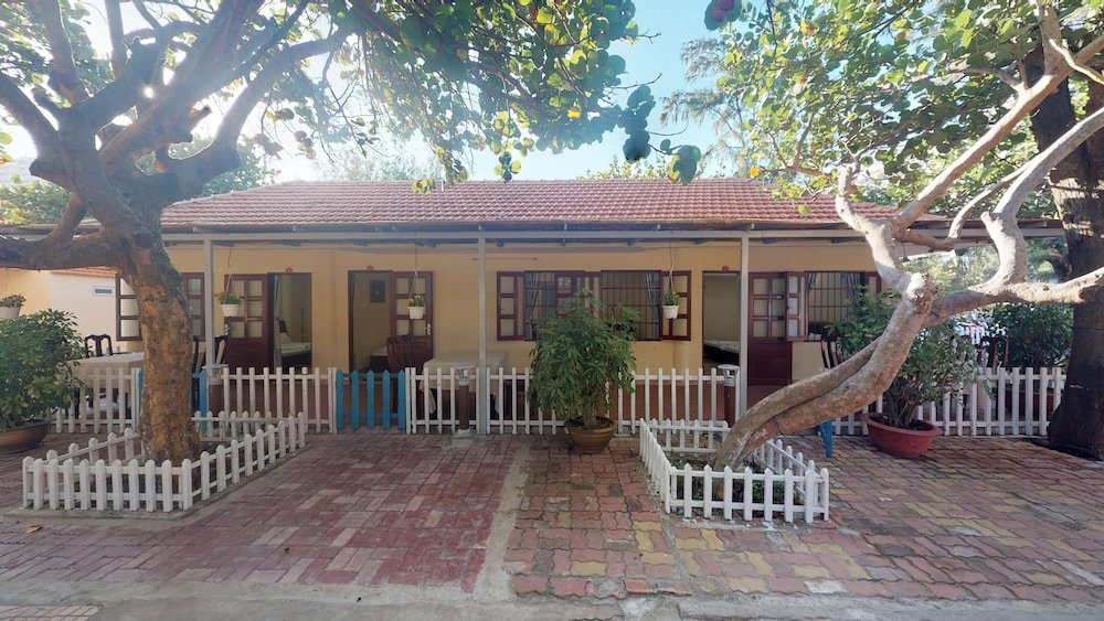 Фото Lotus Seaside Bungalows