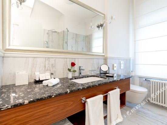 Фото Le Premier Boutique Hotel