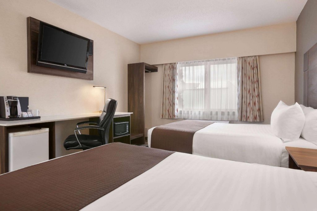 Фото Baymont by Wyndham Medicine Hat