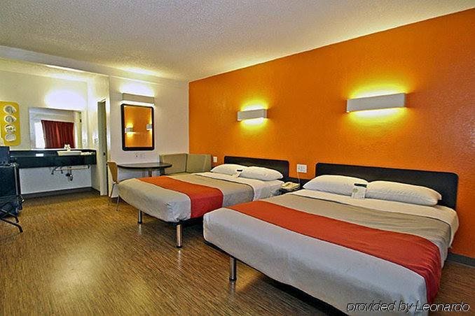 Фото Motel 6 Long Beach, Ca - International City