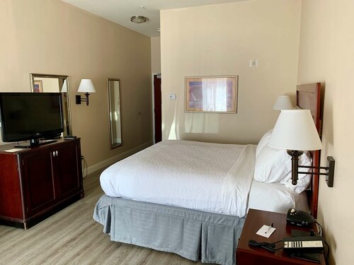 Гостиница Country Inn & Suites by Radisson, Midway, Fl