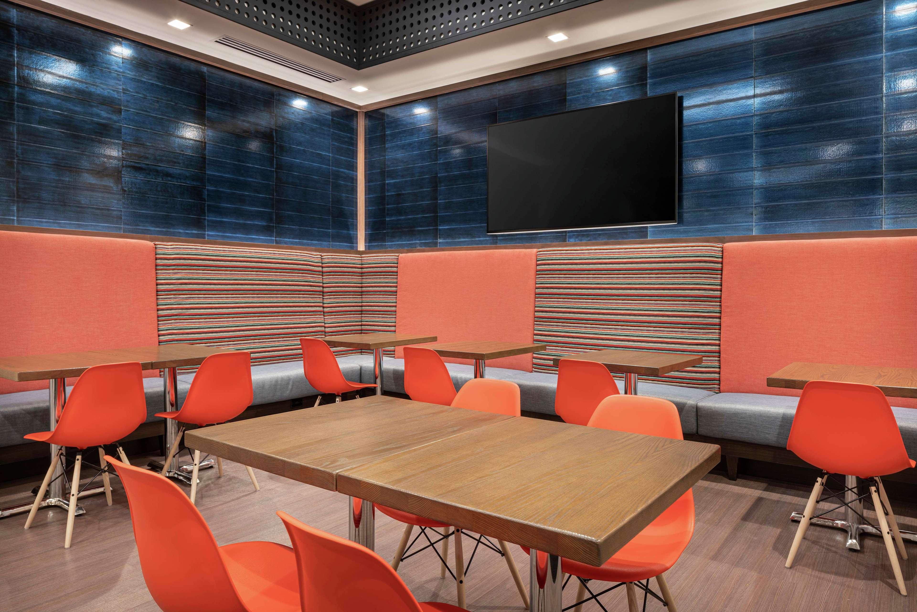 Фото Home2 Suites by Hilton Denver Downtown Convention