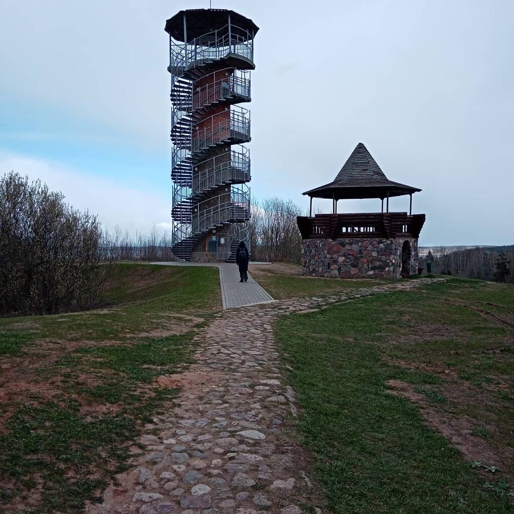 Turistik yerler Mayak hill, Vitebskaya oblastı, foto