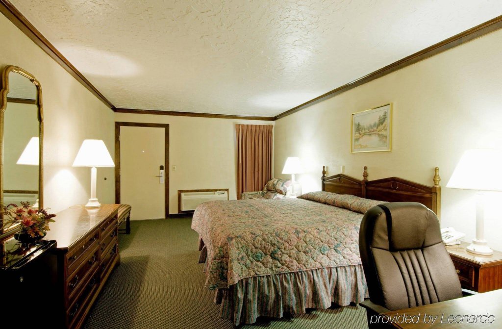Фото Econo Lodge Inn & Suites