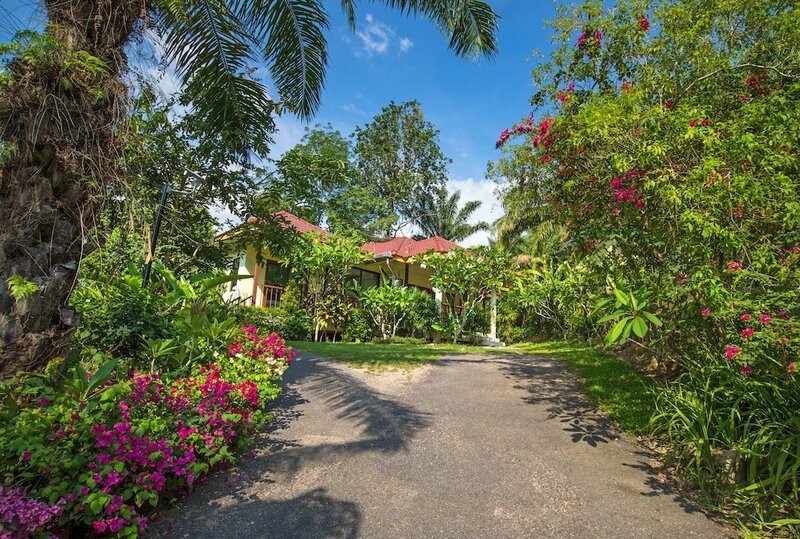 Гостиница Krabi Green Hill Pool Villas