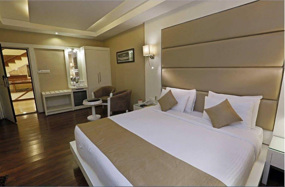 Фото Clarks Inn Srinagar