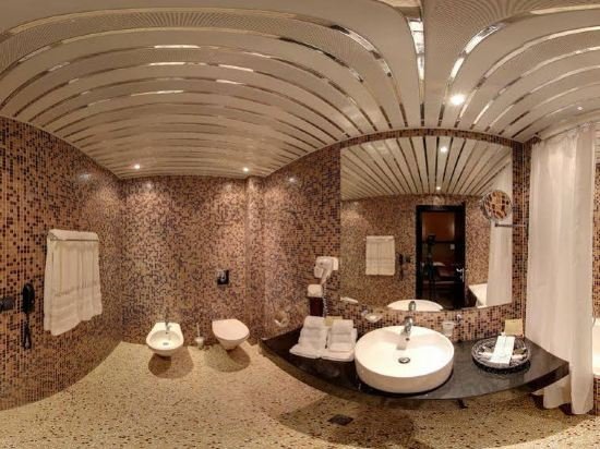 Фото Cosmopolitan Hotel & Wellness