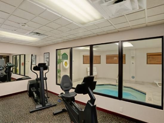 Фото Comfort Inn & Suites Arlington Heights - Schaumburg
