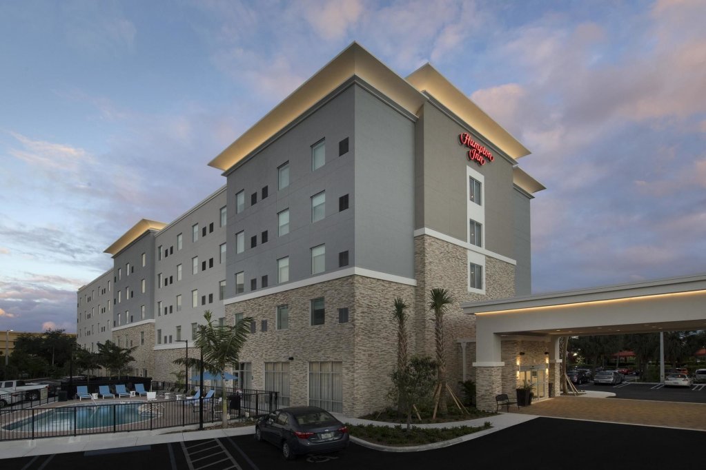 Фото Hampton Inn Miami - Airport East