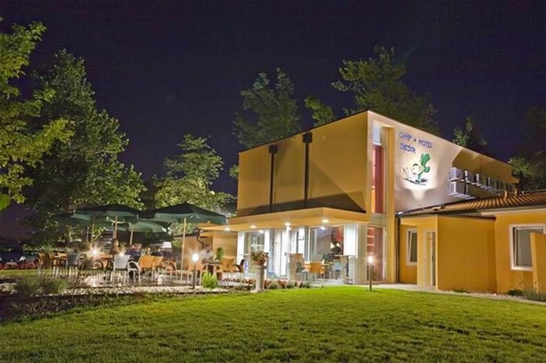 Фото отеля 2