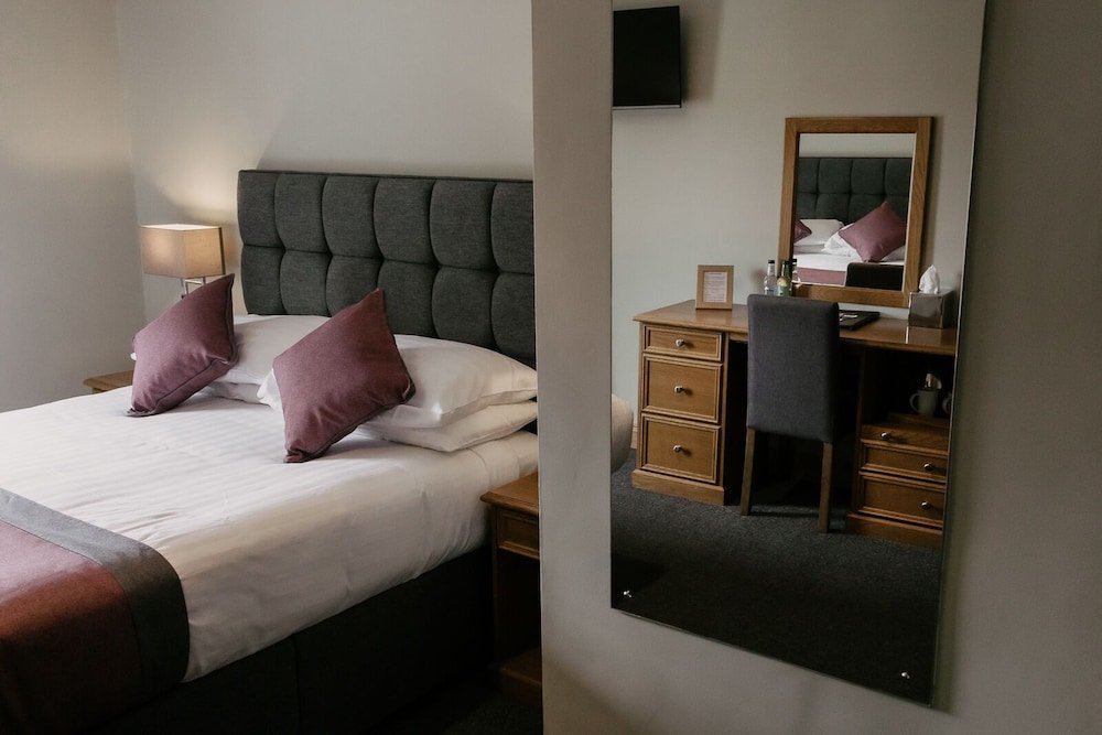 Фото St Davids Cross Hotel