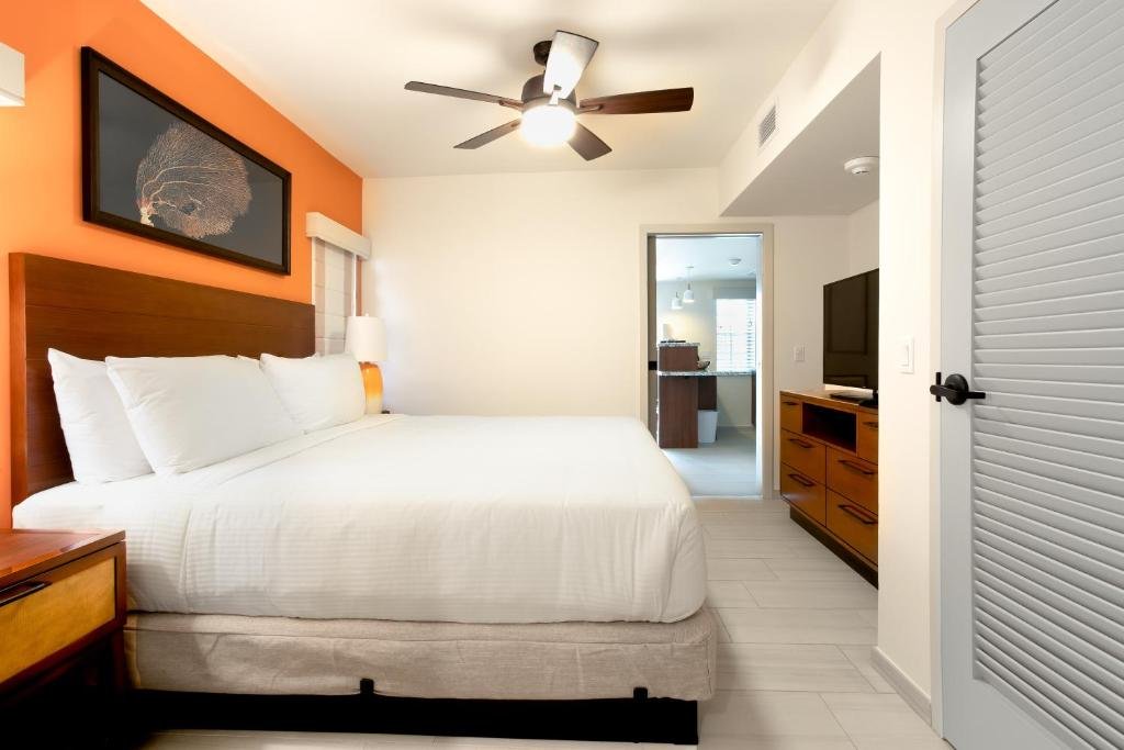 Фото Flamingo Beach Resort by Diamond Resorts