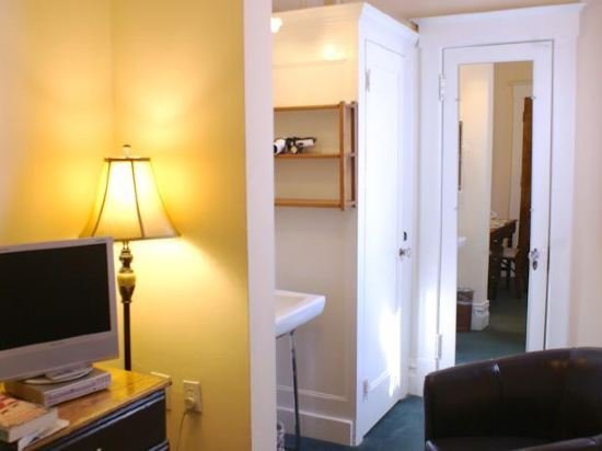 Фото The Andrews Hotel