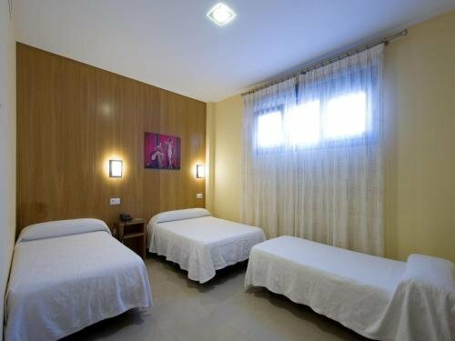 Гостиница Hostal Acueducto Los Milagros в Эстремадуре