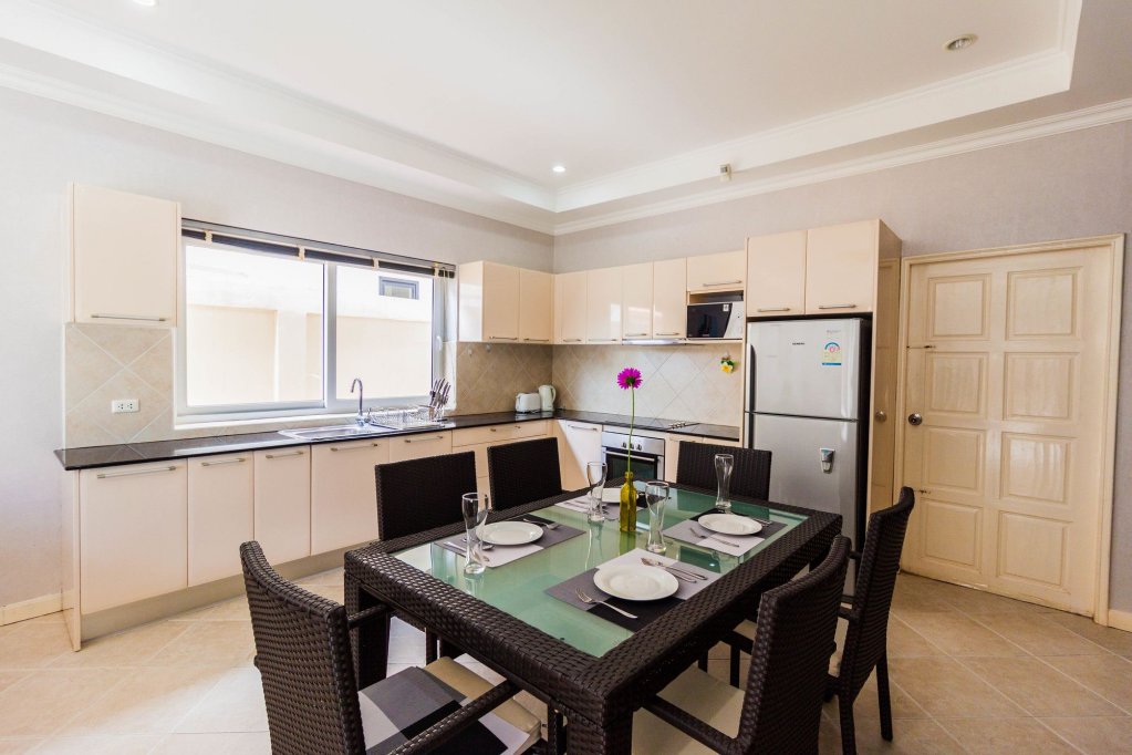 Фото Hyde Park Residence by Pattaya Sunny Rentals