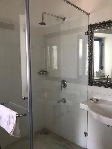 Фото Talabgaon Castle