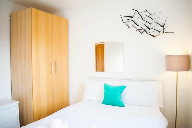 Жильё посуточно Modern 2 Bedroom Apartment in Central Edinburgh в Эдинбурге