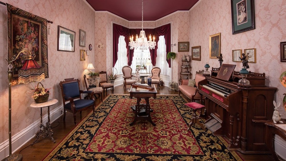 Фото The Steamboat House Bed & Breakfast