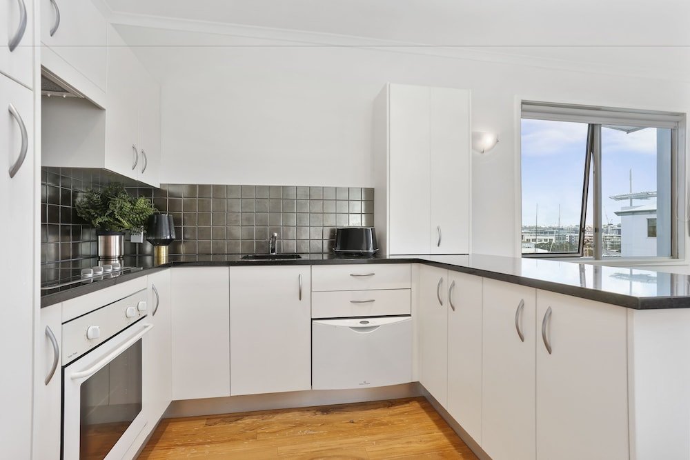 Фото Newly Refurnished Stylish One Bedroom - by Urban Butler