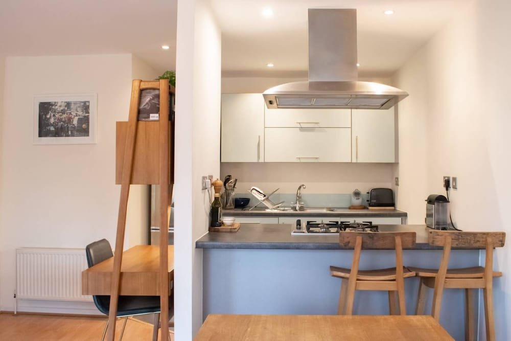 Фото 1 Bed with Balcony by Broadway Market & Columbia Road