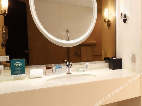 Фото Holiday Inn Shanghai Pudong Nanpu