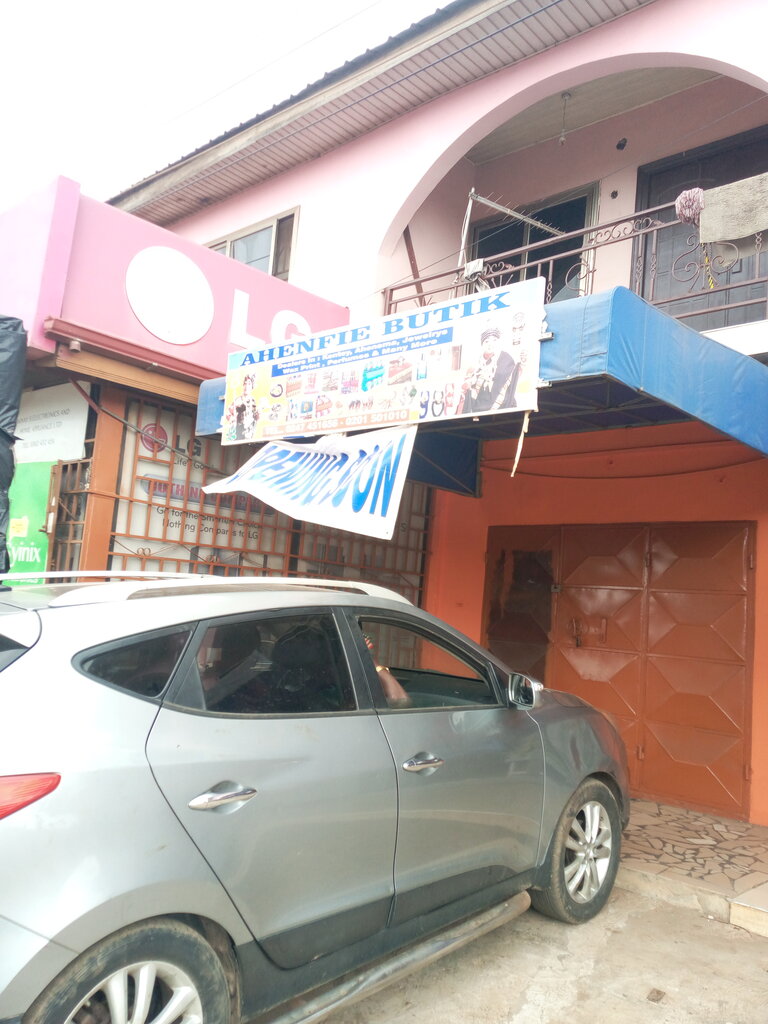 Clothing market Ahenfie Butik, Accra, photo