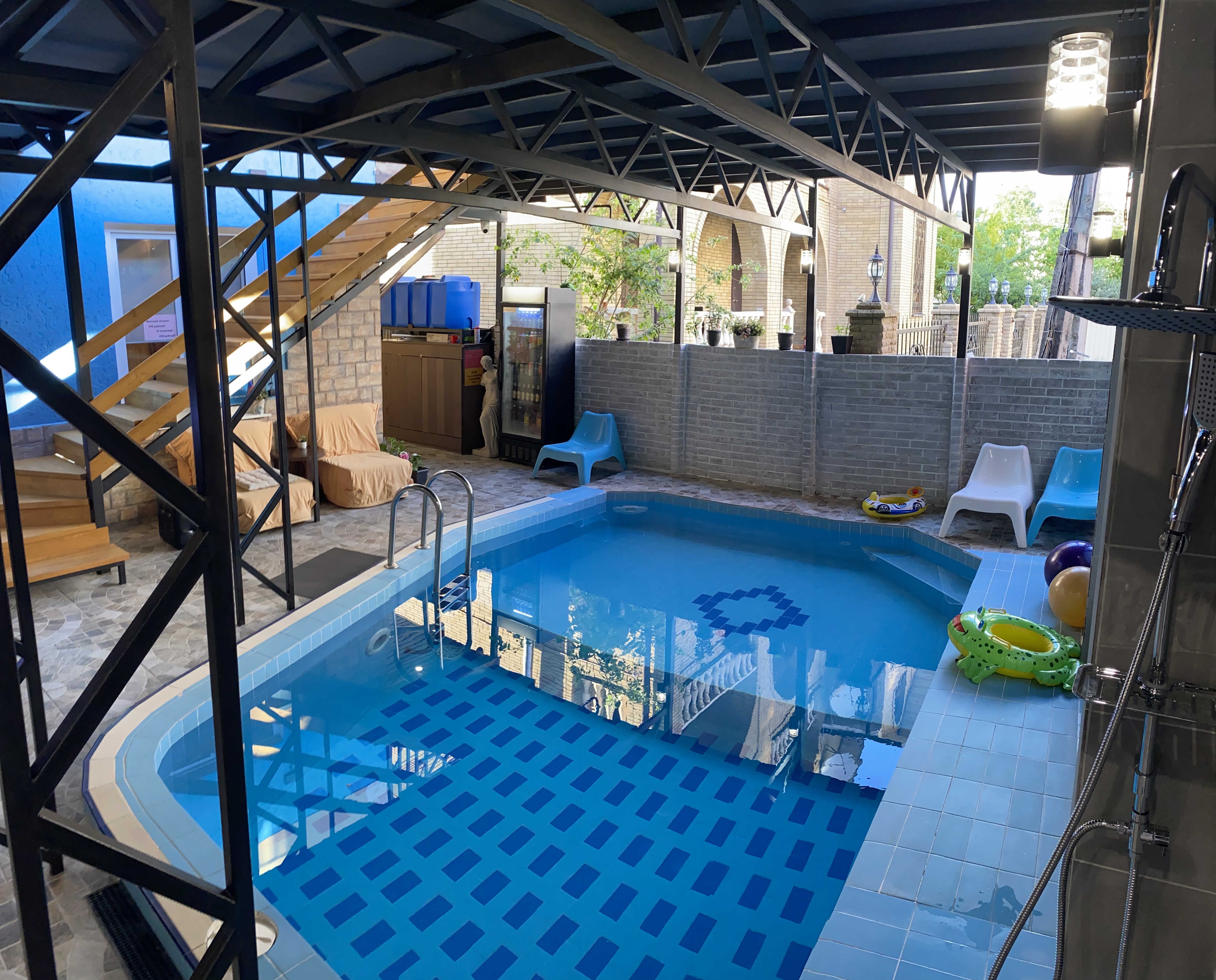 Фото отеля 2