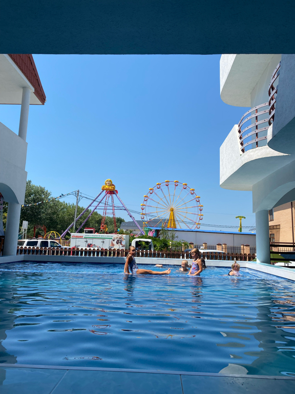 Фото отеля 2