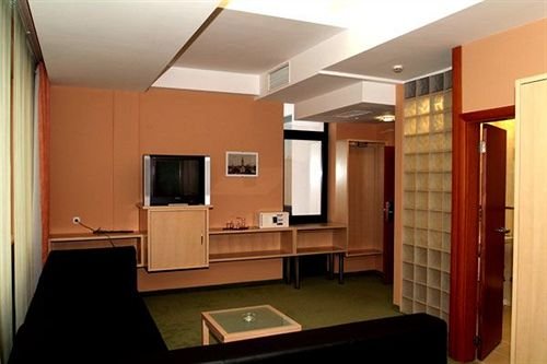 Фото Hotel Lav Vukovar