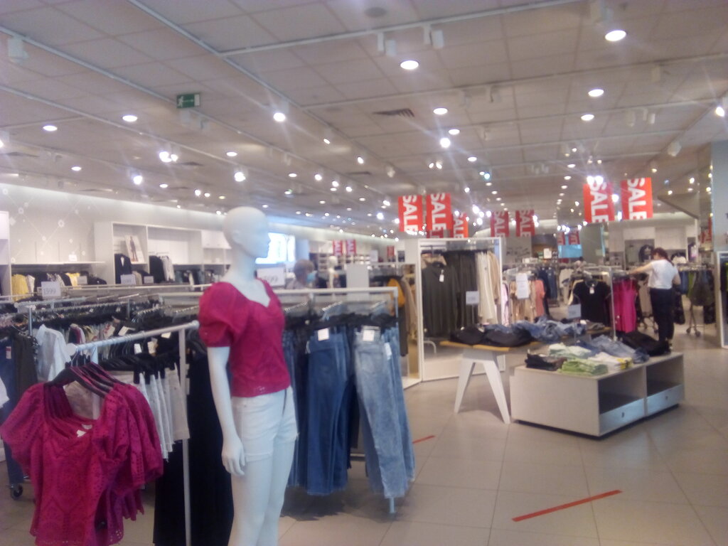 Clothing store H&M, Moscow, photo