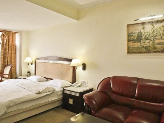 Фото The Residency Hotel