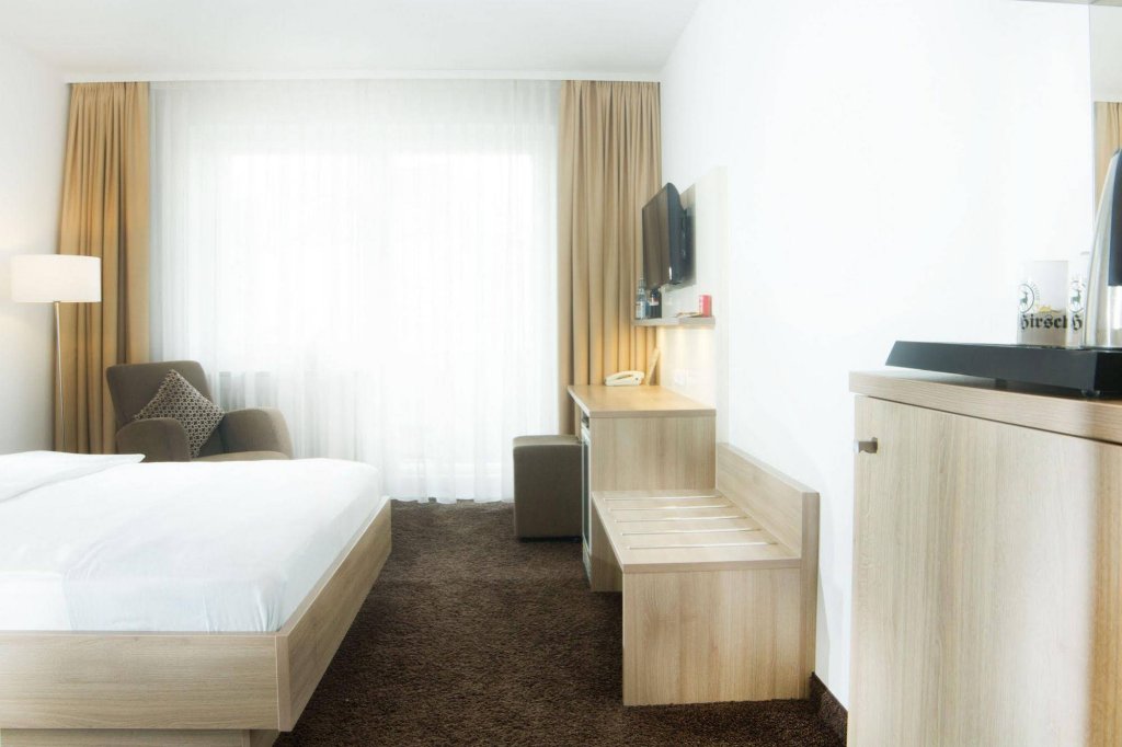Фото Hotel und Gasthof Zum Hirsch