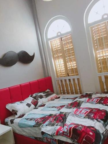 Фото Moustachz Hauze