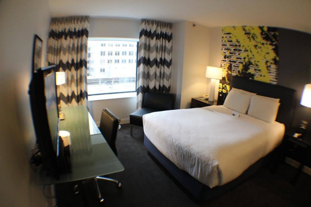 Фото Comfort Inn & Suites Baltimore Inner Harbor