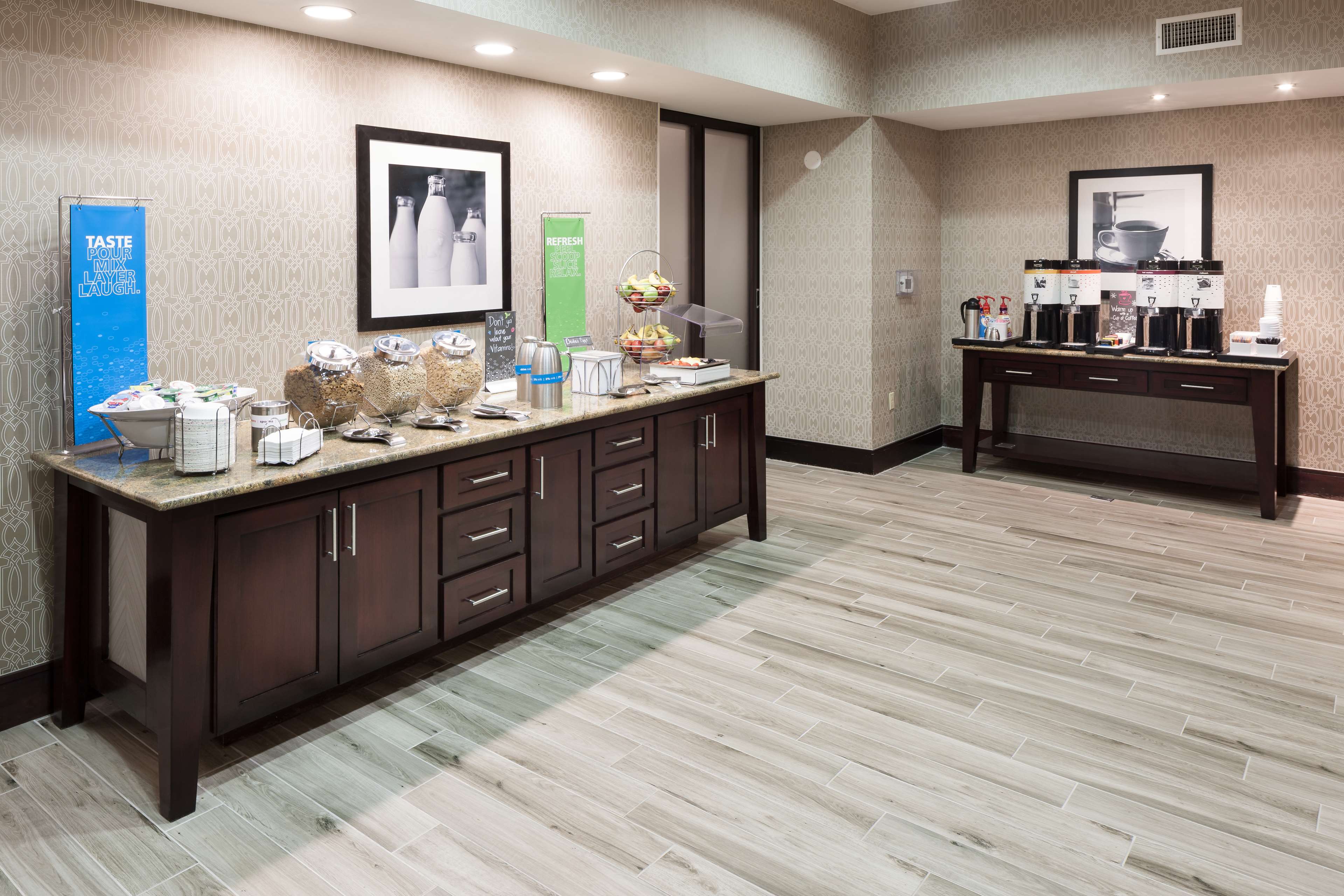 Фото Hampton Inn & Suites Ft. Worth-Burleson