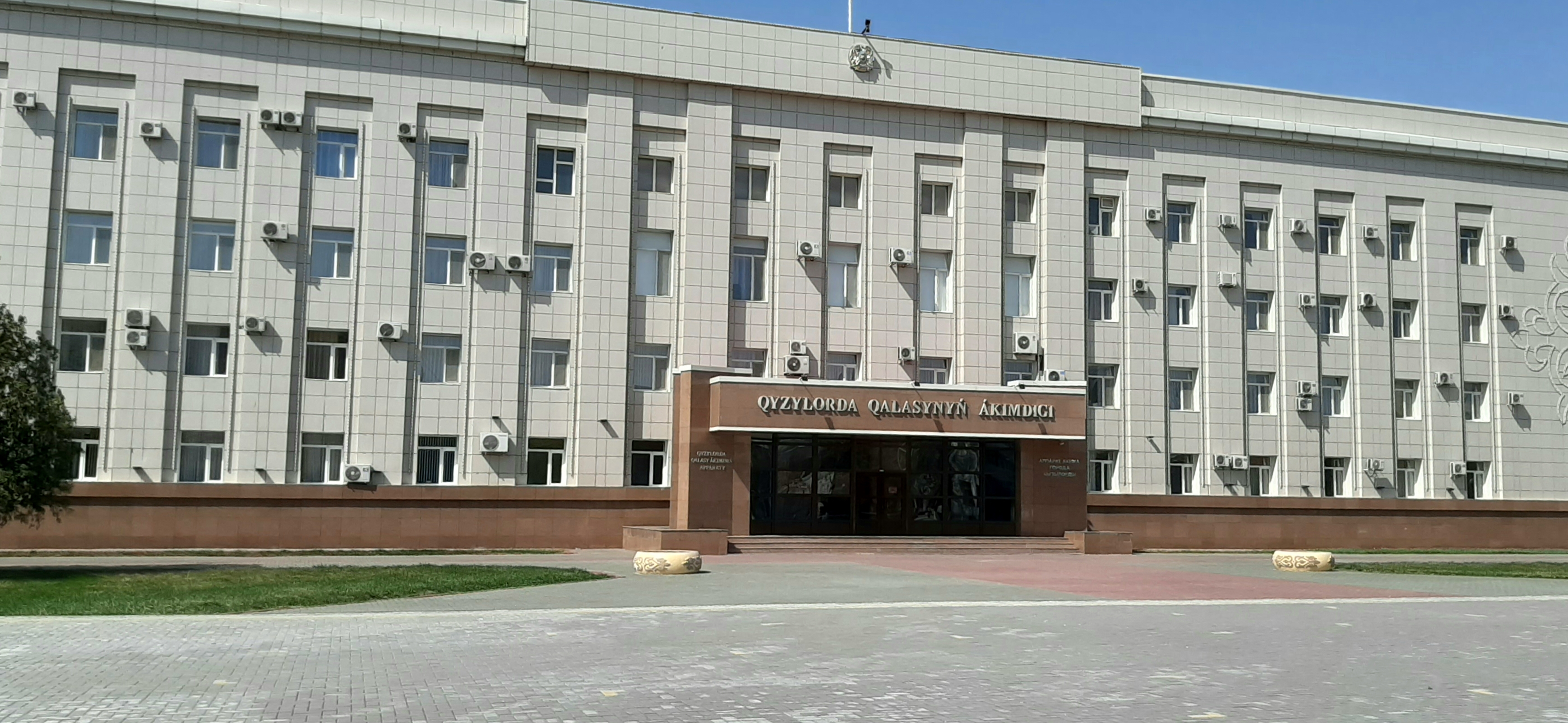 Қара жігіттің кемпірді трахает ететін порносын көру