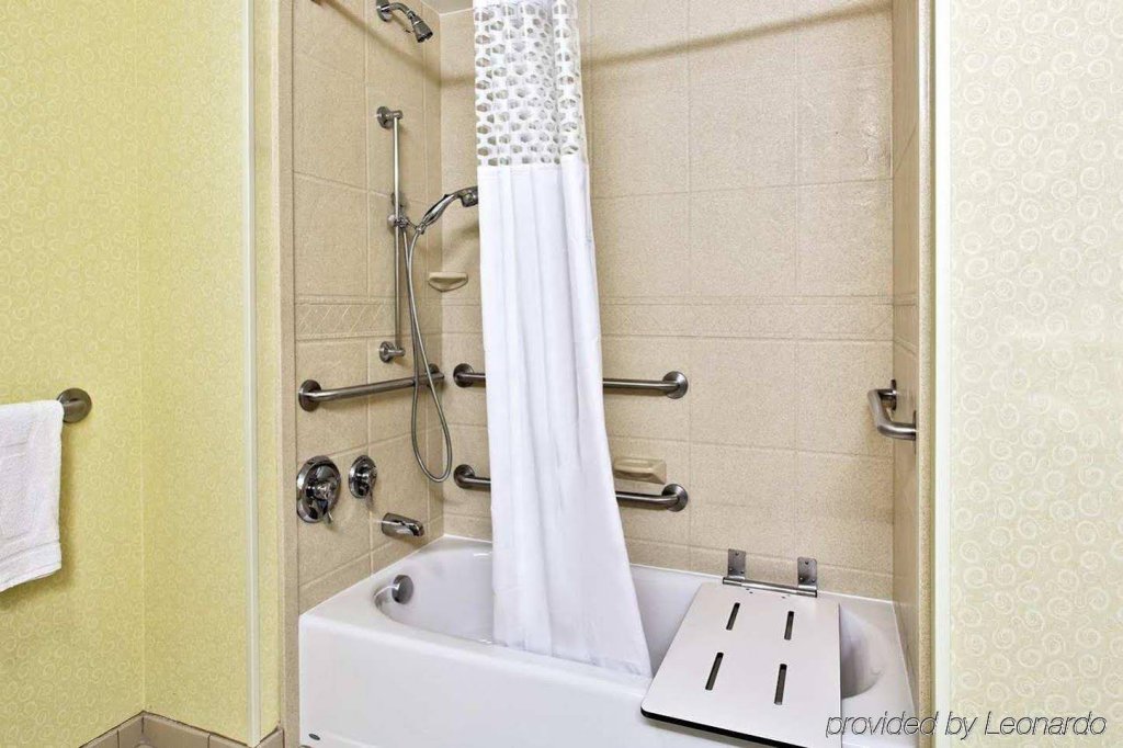 Фото Hampton Inn & Suites Orlando Airport @ Gateway Village