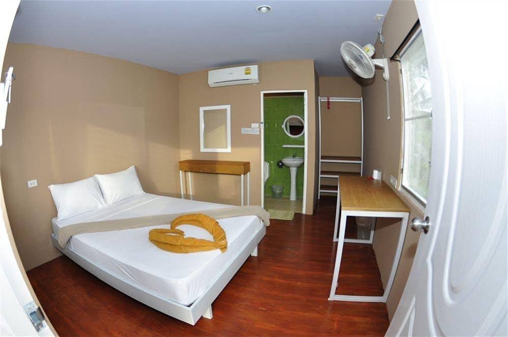 Фото Uphill Cottage