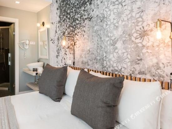 Фото Plaza de España Skyline