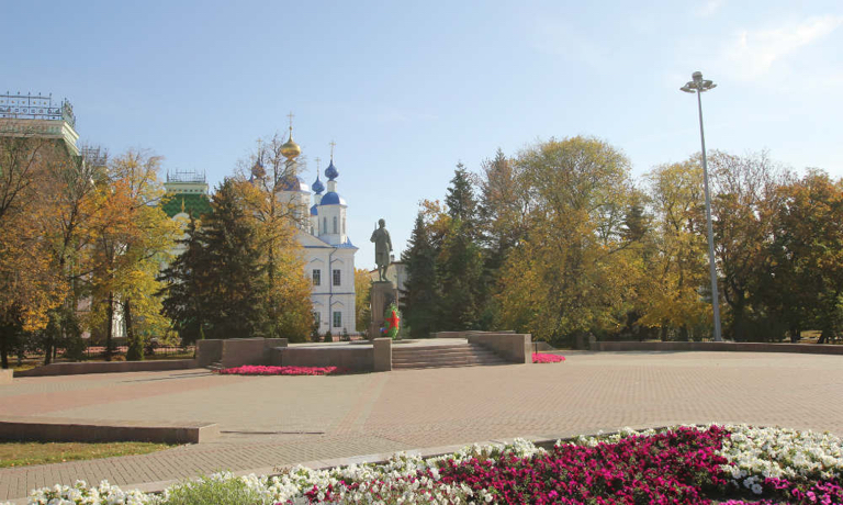 Комсомольский сквер тюмень улица зои космодемьянской фото