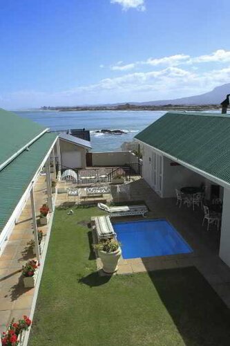 Гостиница Gordon's Beach Lodge в Кейптауне