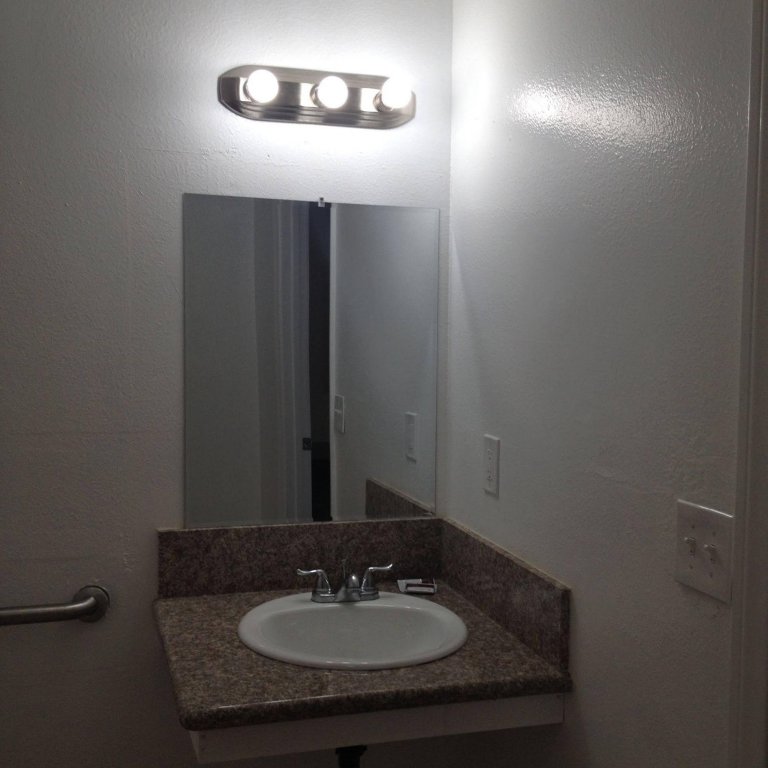 Фото National Inn Garden Grove