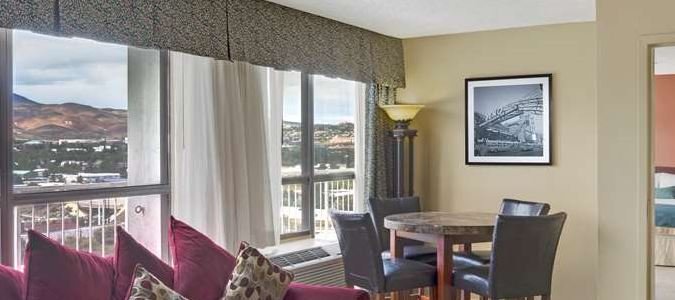 Фото Ramada by Wyndham Reno Hotel and Casino