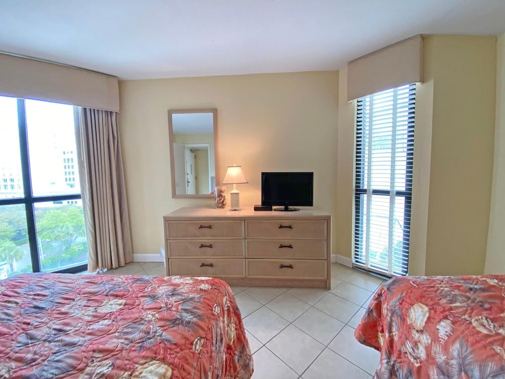 Фото Horizon at 77th