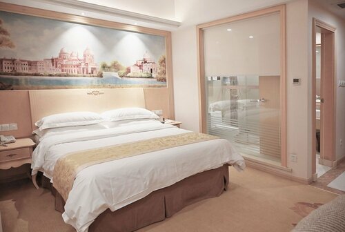 Гостиница Royal International Hotel Disneyland and Wild Animal Park Branch в Шанхае