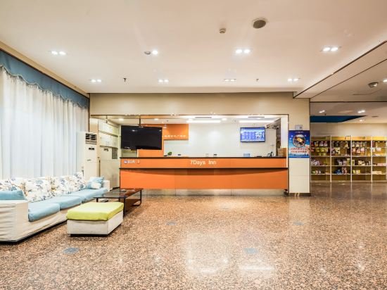 Фото 7 Days Inn Foshan Temple Baihua Squrare Branch
