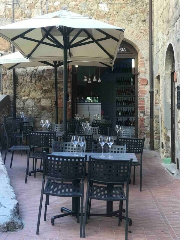 Жильё посуточно Stylish Luxury Loft Sleeps 4 San Gimignano Tuscany в Сан-Джиминьяно