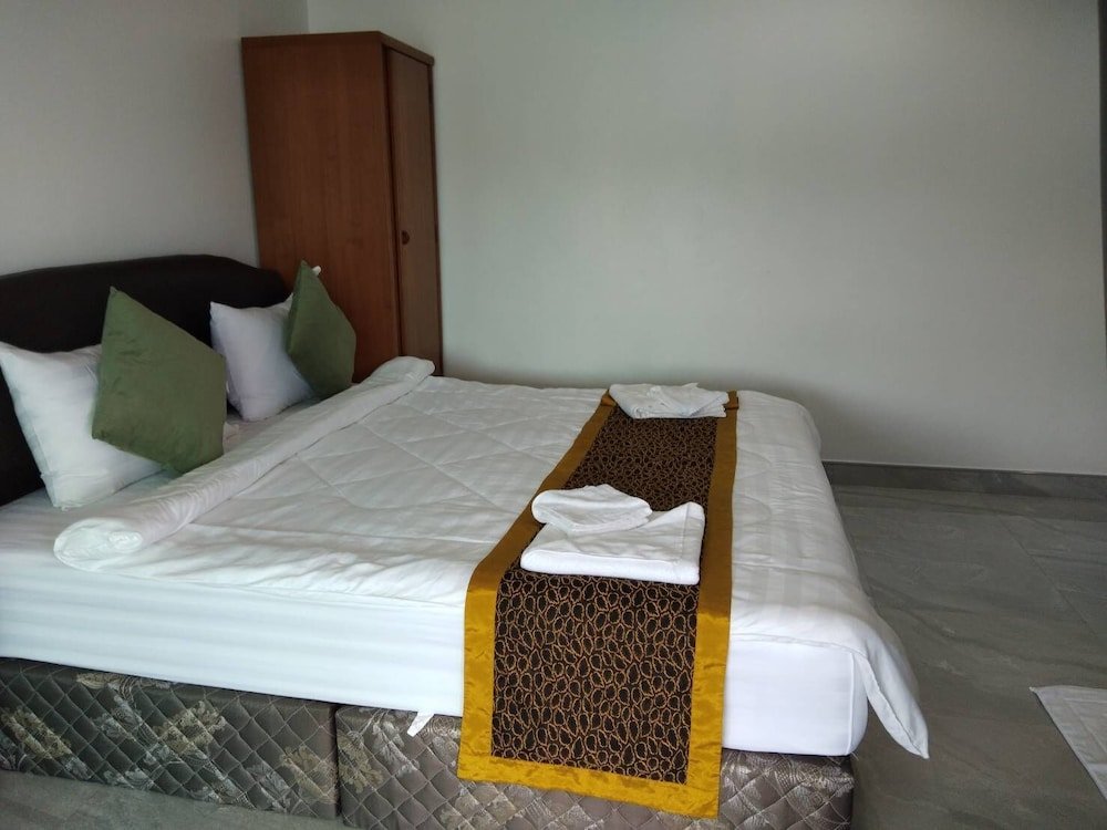 Фото Chaiyai River Front Hotel