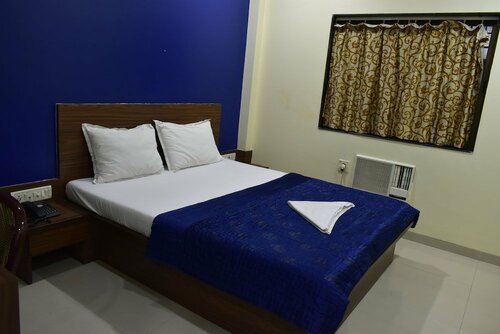 Гостиница Hotel Dolphin в Мумбаи